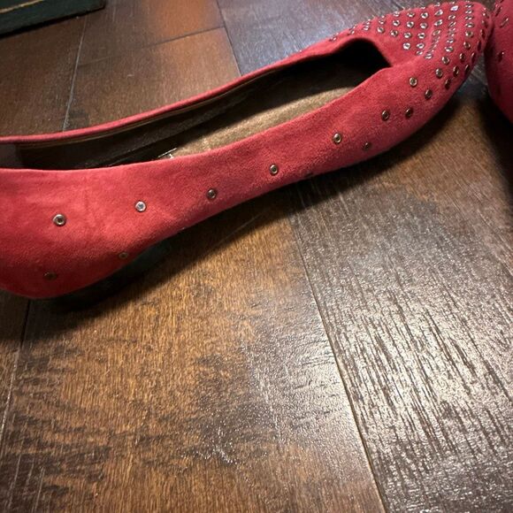 Attilio Giusti Leombruni (AGL) berry red suede ballet flats with metal embellish - Picture 6 of 9